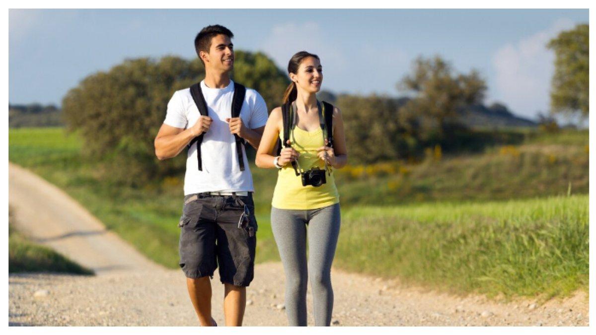 BERJALAN - Berjalan cepat selama 10 menit setiap hari, Menari bersama teman-teman, Bersepeda di sekitar lingkungan rumah Bermain tenis secara santai.