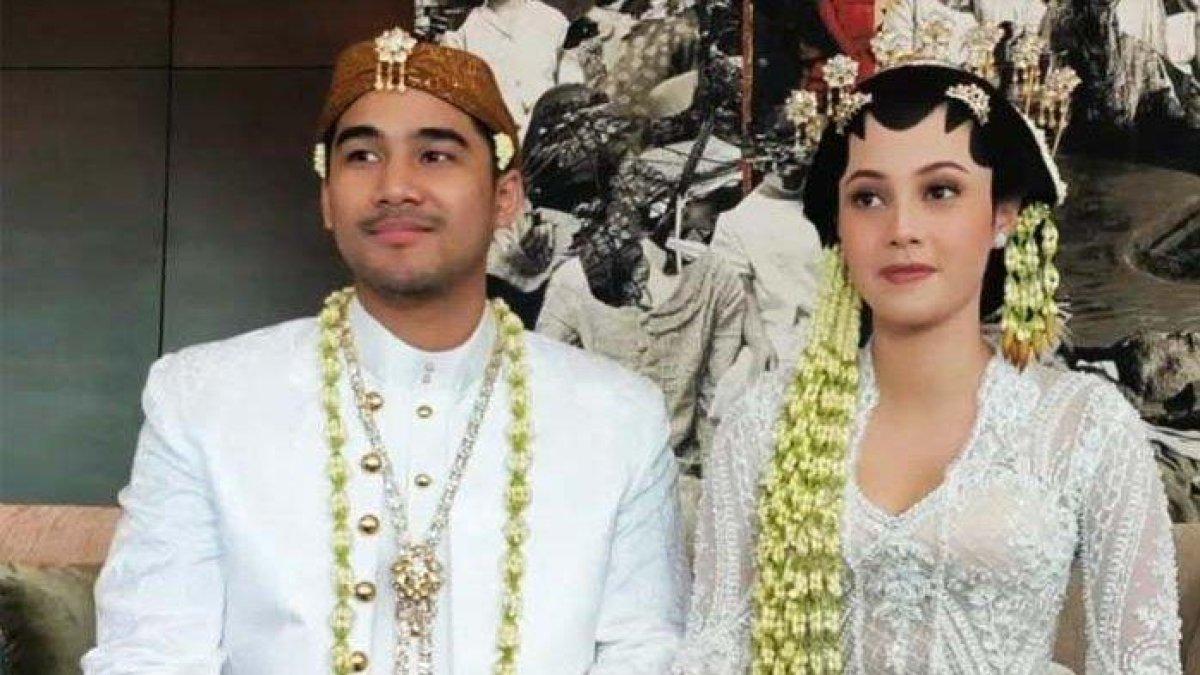 Anggika Bolsterli berbagi kisah perjalanan asmaranya dengan sang suami.