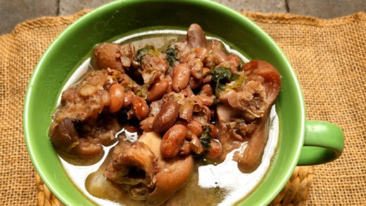 Inilah cara mudah membuat sup Brenebon Khas Manado, Sulawesi Utara, kuncinya di iga sapi dan kacang merahnya, tambahkan daun bawang saat disajikan  