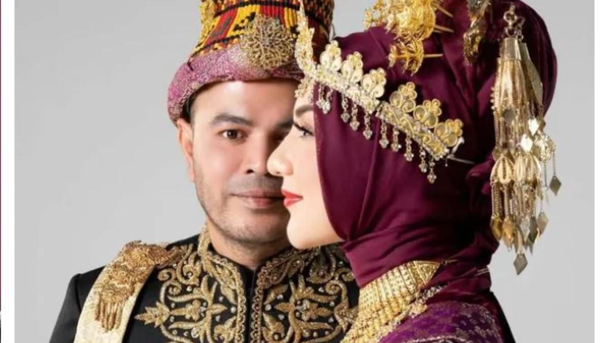 IRISH BELLA IKUTI TREN - Bukan perjalanan singkat, kisah cinta Irish Bella dan Haldy Sabri rupanya melewati proses panjang dan penuh makna.