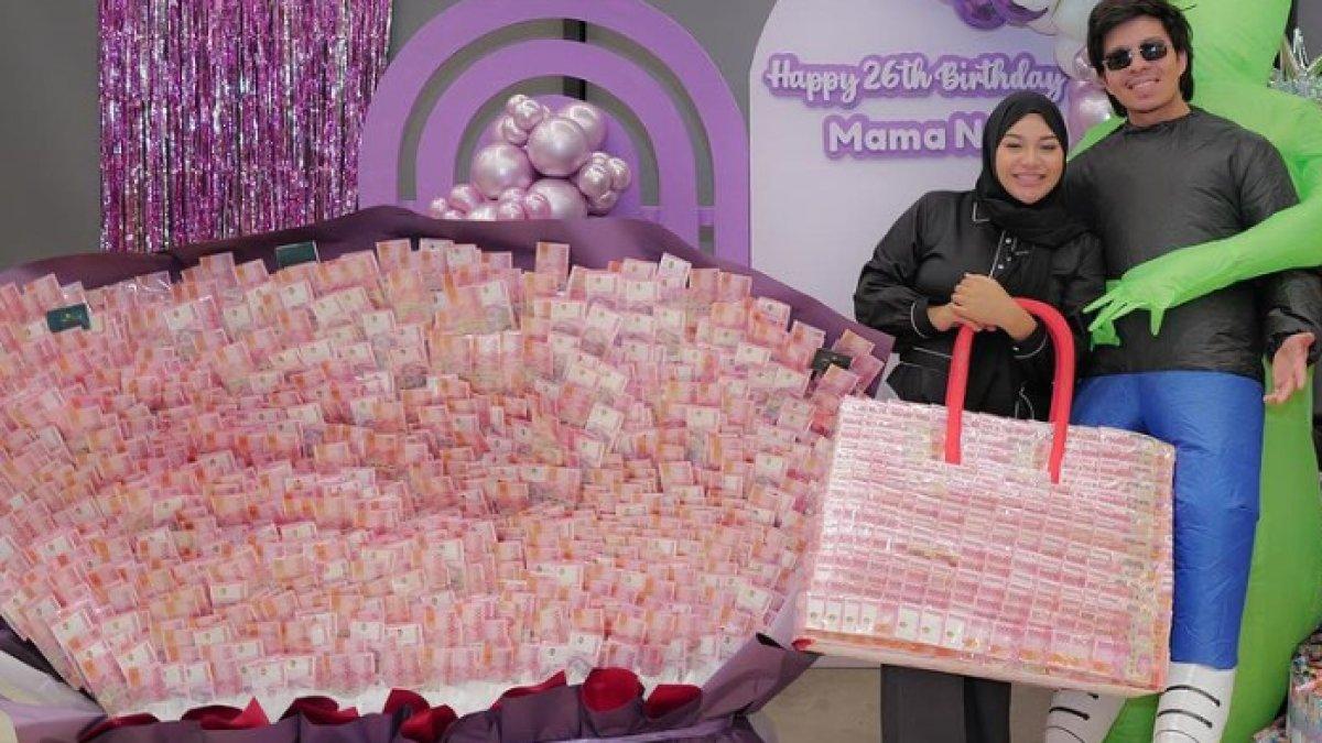 Buket uang dari Atta untuk Aurel