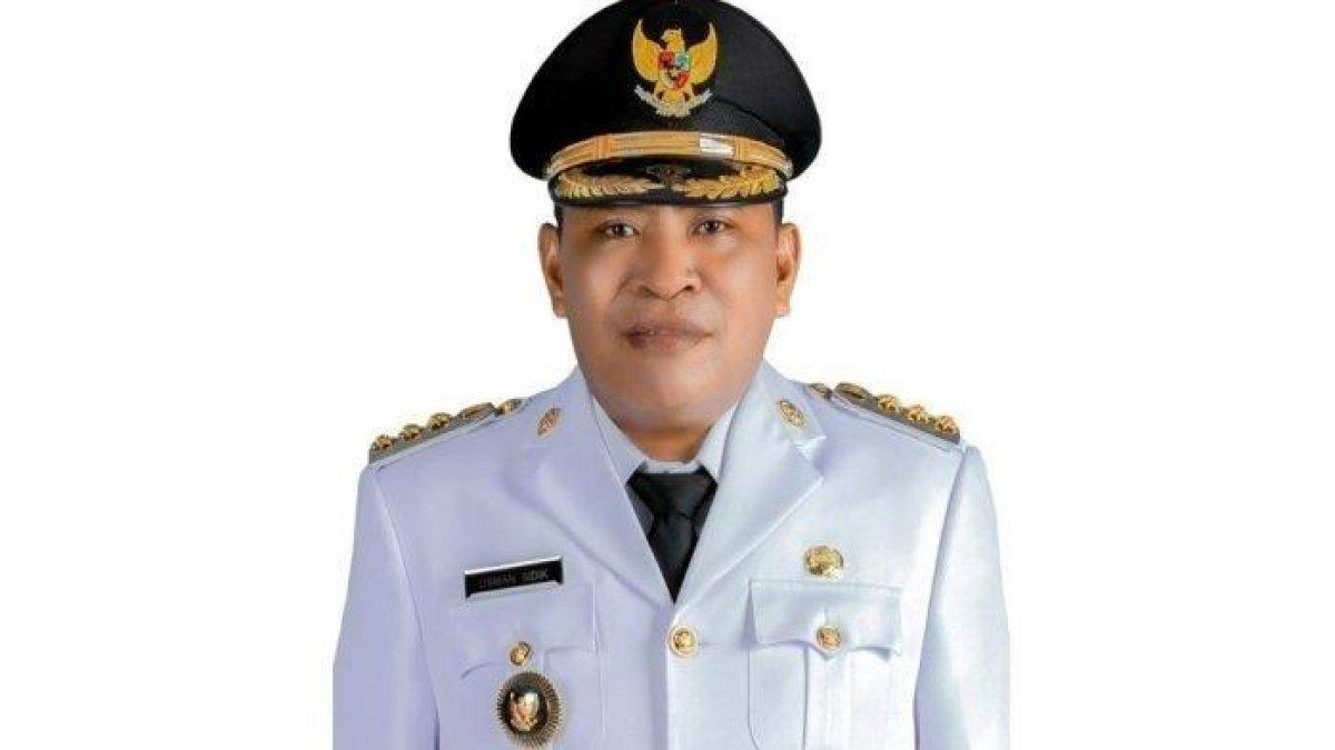 Bupati Halmahera Selatan, Usman Sidik yang disiapkan DPW PKB Maluku Utara, sebagai Cagub di Pilgub Maluku Utara, Senin (28/11/2022). - Bupati Halmahera Selatan, Usman Sidik meninggal dunia, tiba-tiba terjatuh di lapangan bola. Ini profilnya.