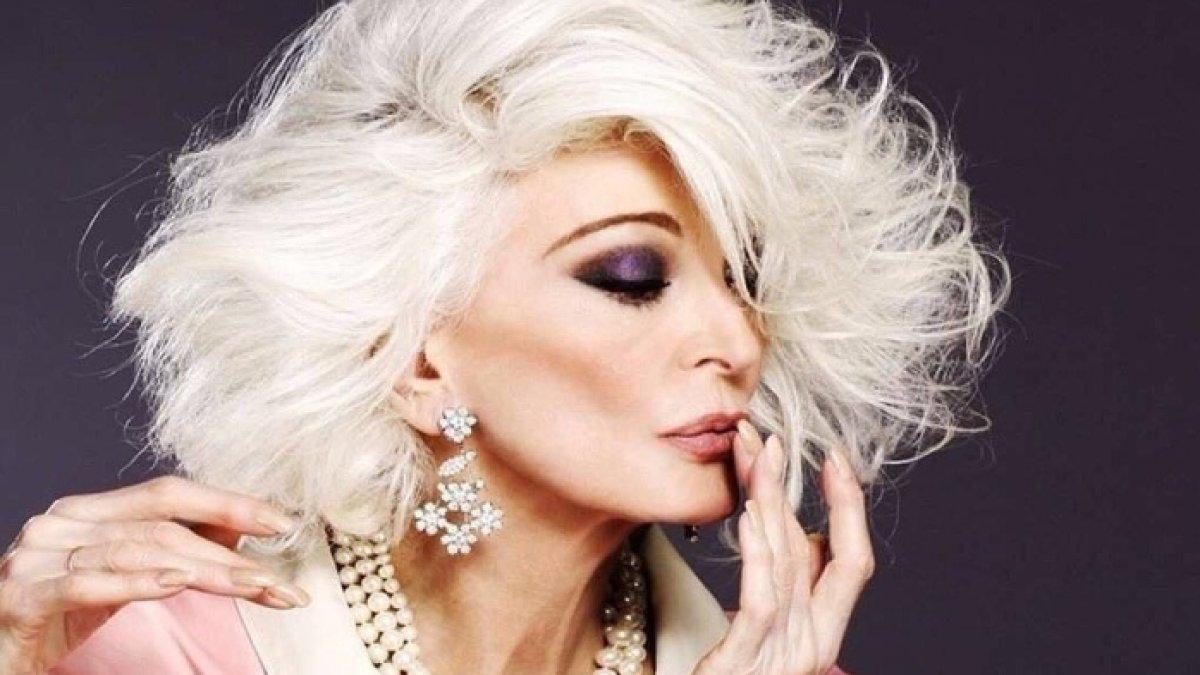 Carmen Dell'Orefice model tertua di dunia berusia 92 tahun.