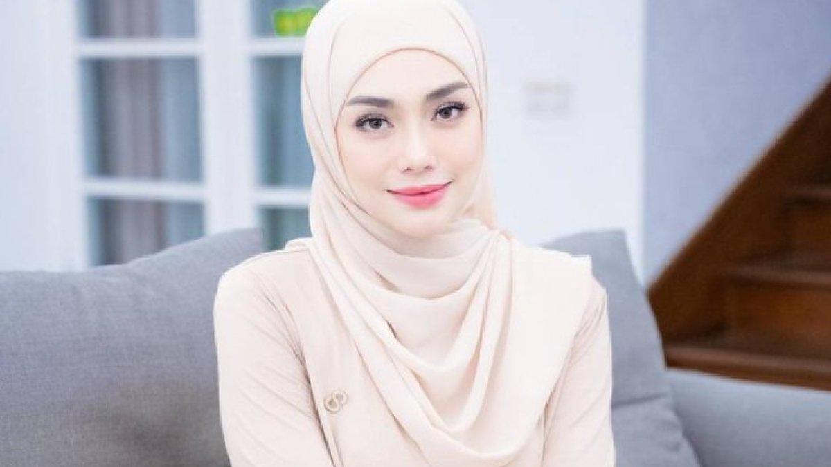 Celine Evangelista bagi-bagi umrah gratis.