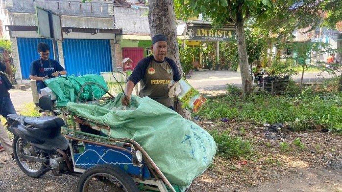 Cerita mbah Tono, pemulung menabung 26 tahun akhirnya naik haji