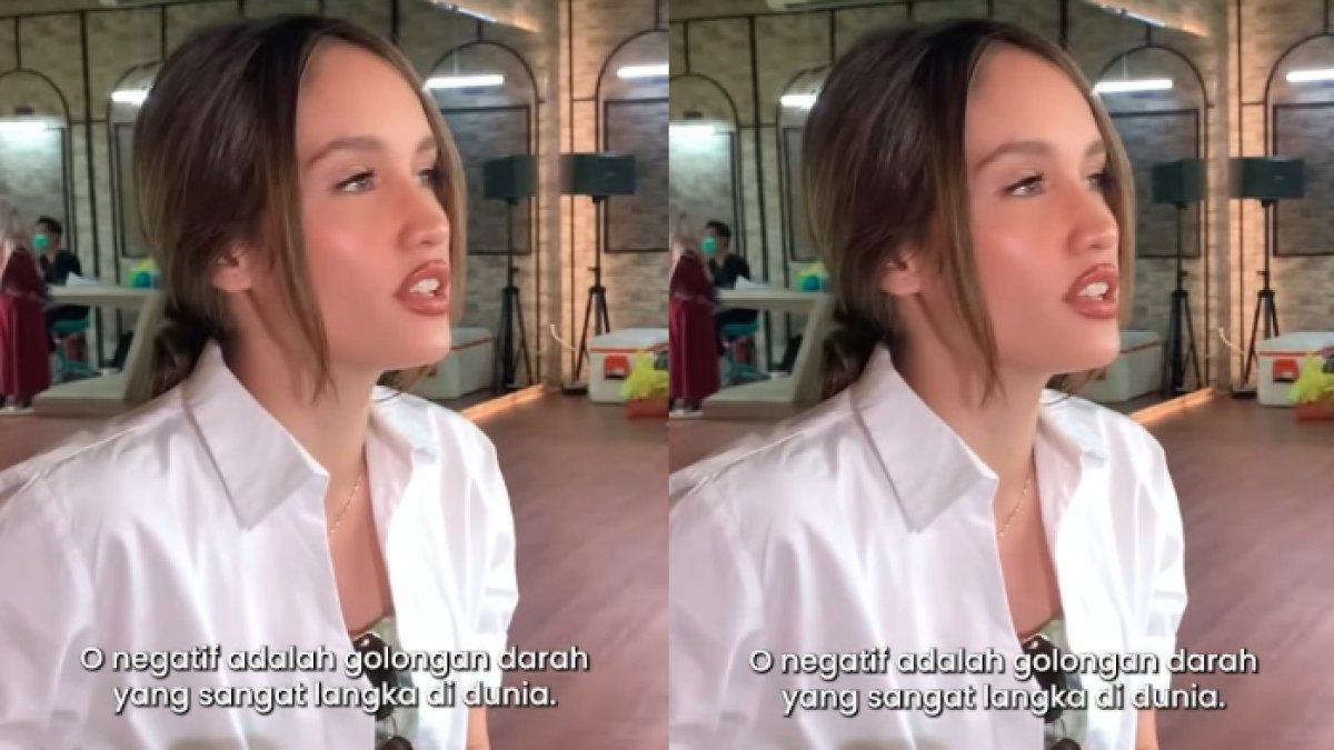 CINTA LAURA DONOR DARAH - Awalnya, Cinta Laura merasa sedikit gugup, namun setelah menjalani proses donor darah, ia menyadari bahwa pengalaman itu tidak semenakutkan yang ia bayangkan. 