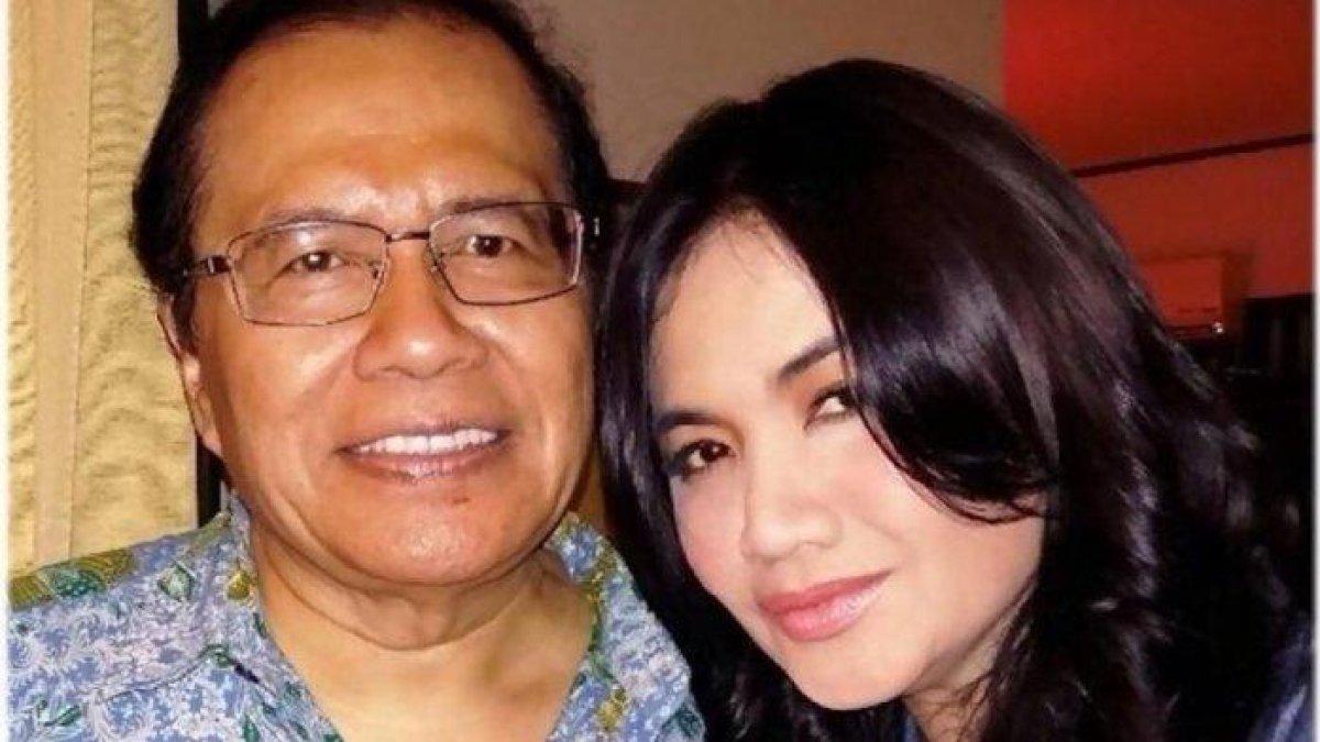 Cornelia Agatha pernah menjalin kasih dengan mendiang Rizal Ramli