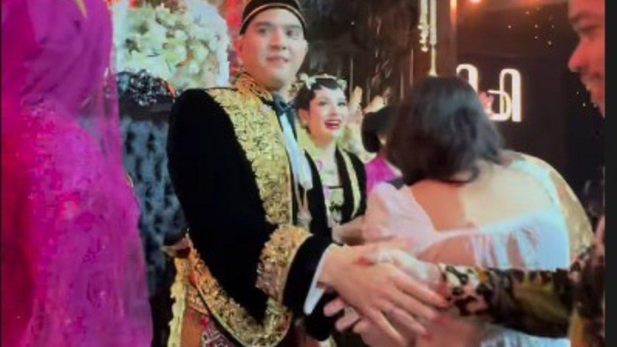 AL GHAZALI KELAPARAN - Curhat Al Ghazali di momen ngunduh mantu, kelaparan gegara berdiri 5 jam salami 3.000 tamu.