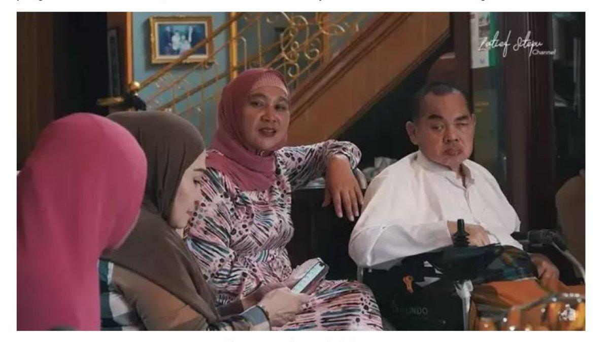 Dalam keseharian, Mat Solar masih rutin menjalani pengobatan. 
