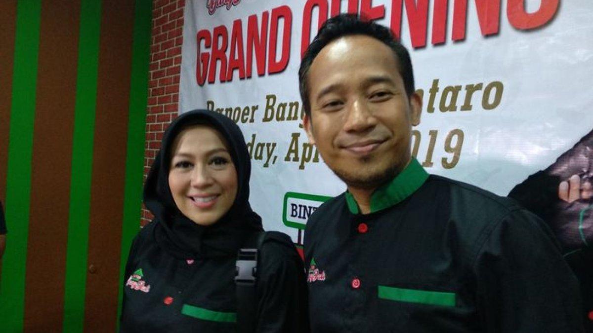 Dukungan istri untuk Denny Cagur yang kini akan jadi anggota DPR RI