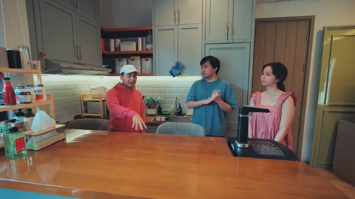 Dapur rumah Joshua dan Clay