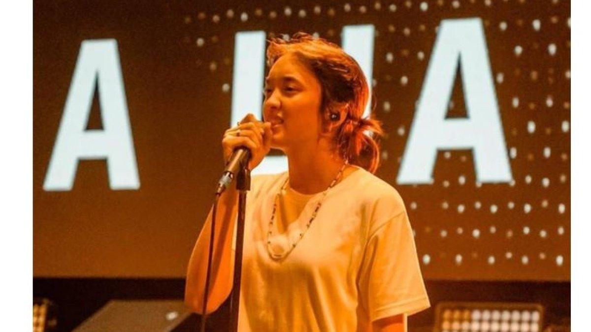 Dari sisi profesional, Duta mengungkapkan bahwa Aishameglio kini mulai mendapatkan bayaran yang diatur langsung oleh manajer Sheila On 7. 