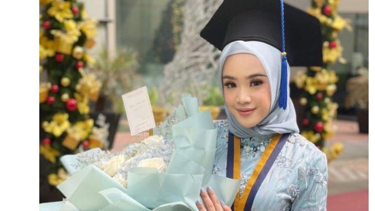 Dea Sahirah merupakan wanita