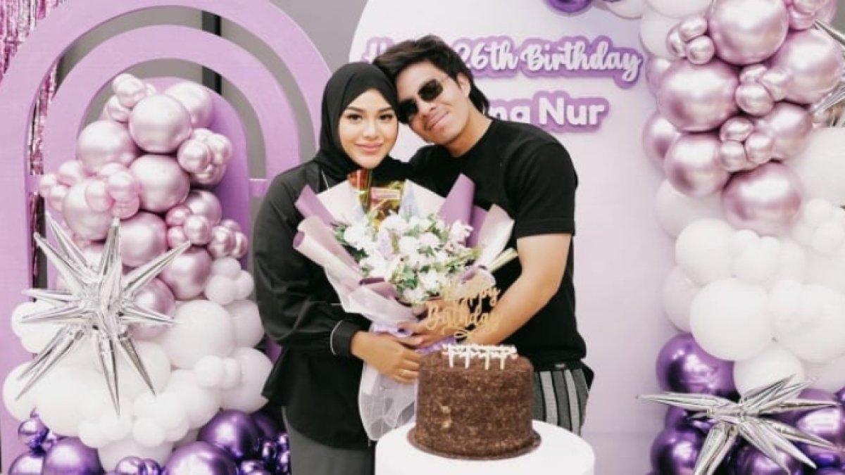 Dekorasi ultah Aurel Hermansyah serba ungu