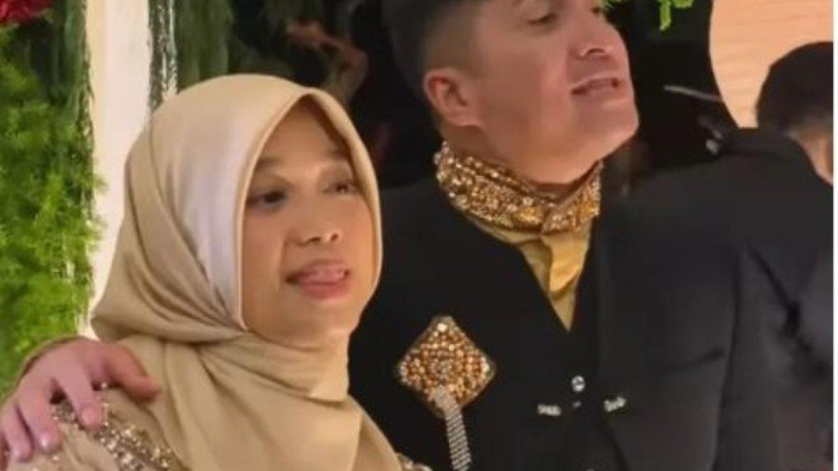Della Sabrina cantik awet muda