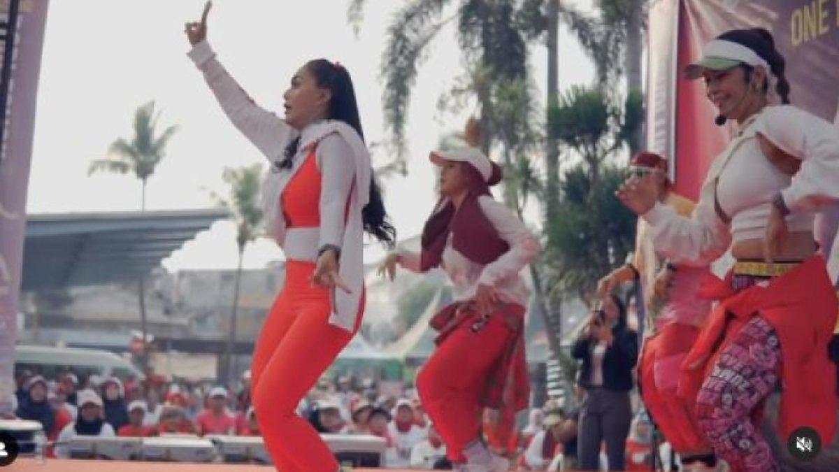 Denada kini jadi instruktur zumba