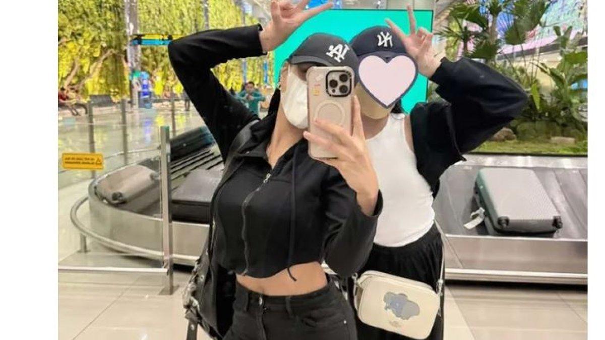 DENADA DAN AISHA PULANG KE INDONESIA - Sesampainya di Jakarta, Denada sempat mengunggah beberapa potret kebersamaan dengan Aisha di bandara. 