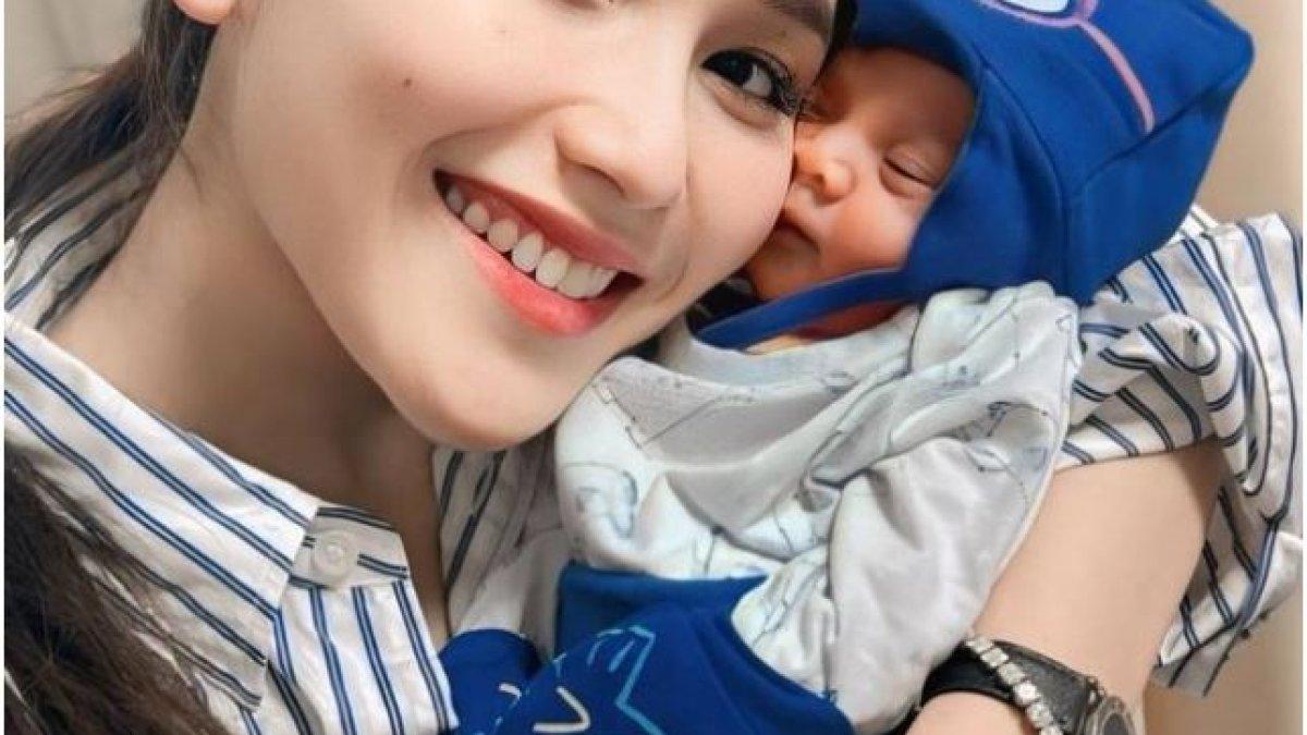 Dengan penuh emosi, Ayu Ting Ting menyampaikan