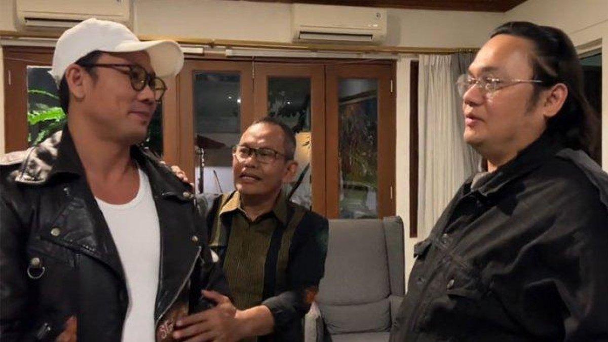 Denny Sumargo atau Densu belum lama ini memberanikan diri untuk bertemu Farhat Abbas di kediamannya.