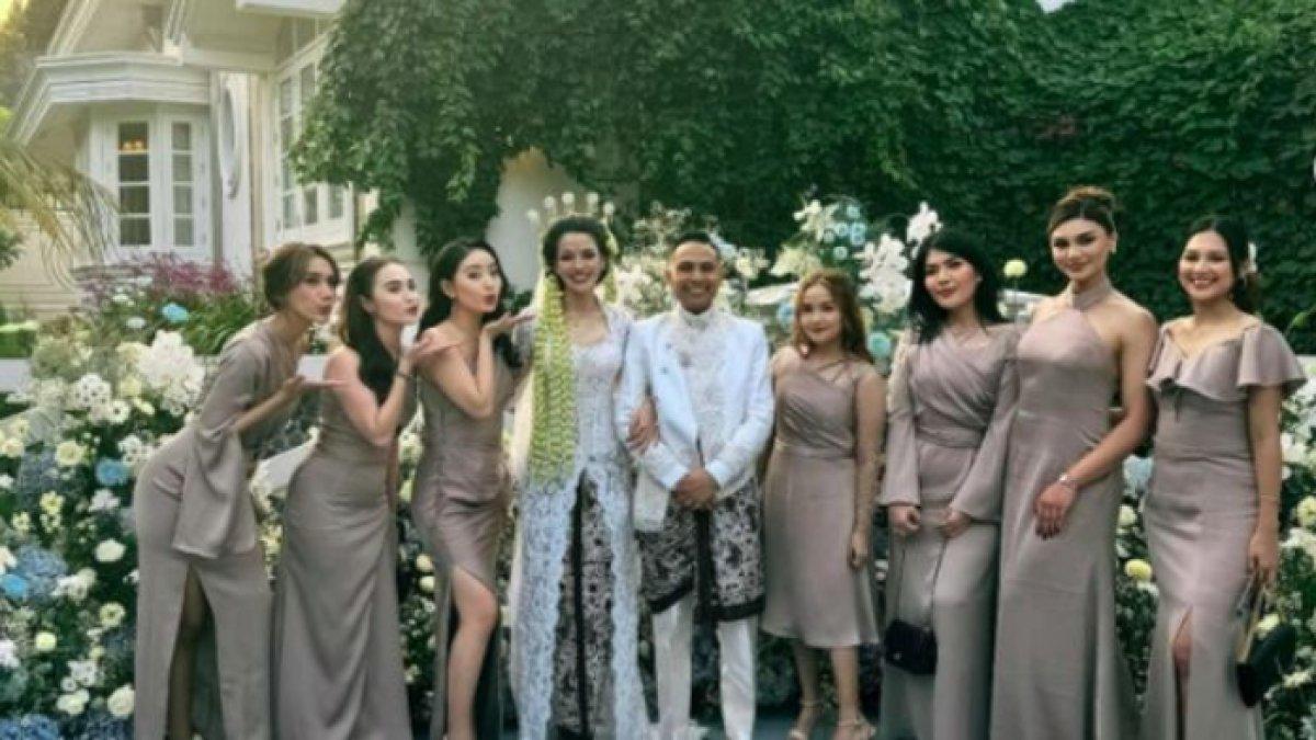 Deretan bridesmaid di pernikahan Susan Sameh