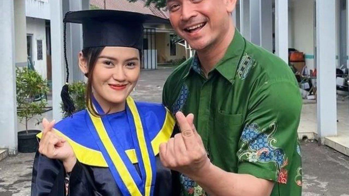 Deriska sedang menempuh pendidikan