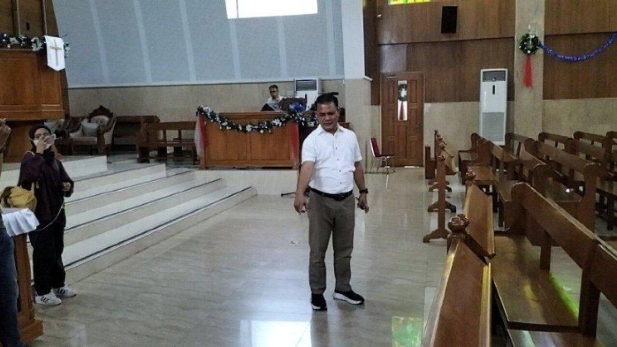 Lokasi dirigen meninggal saat memimpin paduan suara di gereja.