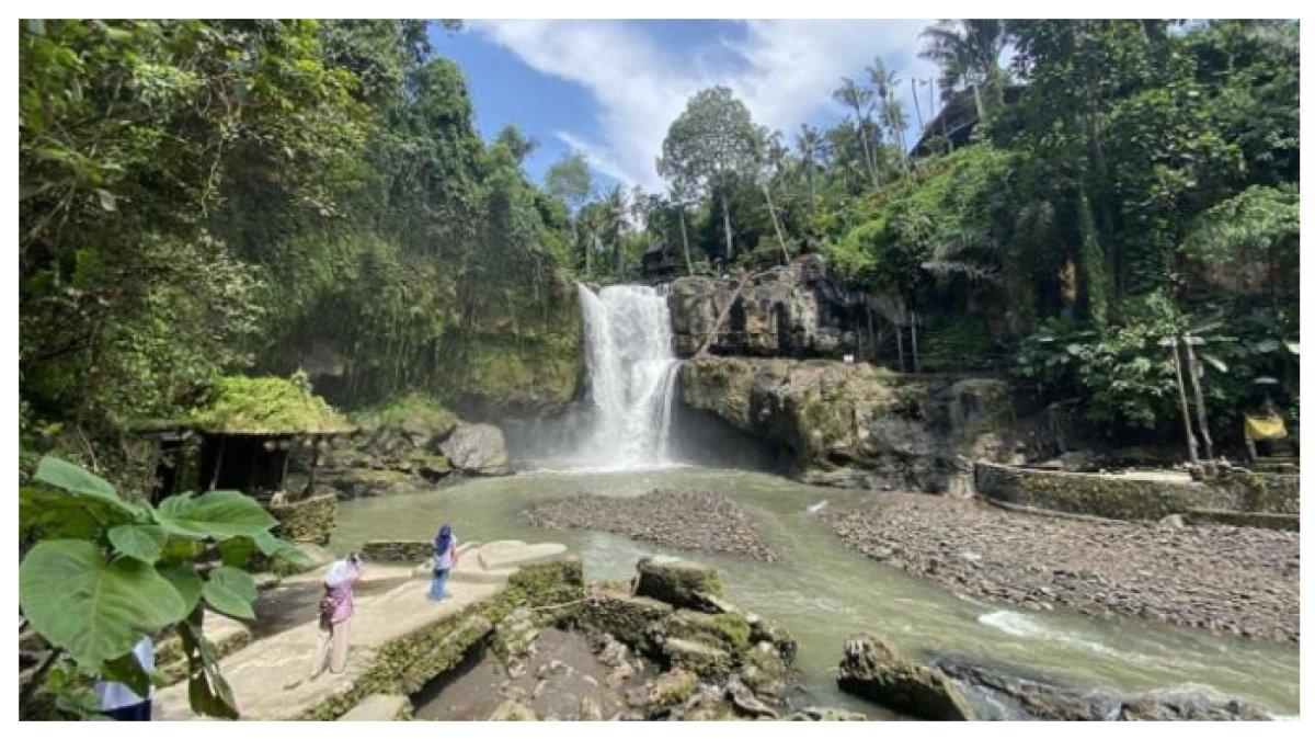 PESONA  AIR TERJUN TEGENUNGAN - Air Terjun Tegenungan: Surga Tersembunyi Bali yang Menakjubkan, Destinasi Libur Lebaran 2025 yang Wajib Dikunjungi!