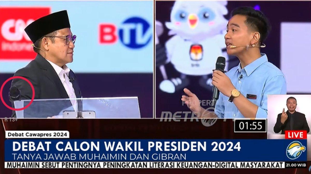 Detik-detik sebelum mikrofon Muhaimin Iskandar alias Cak Imin jatuh ketika Gibran Rakabuming sedang berbicara.
