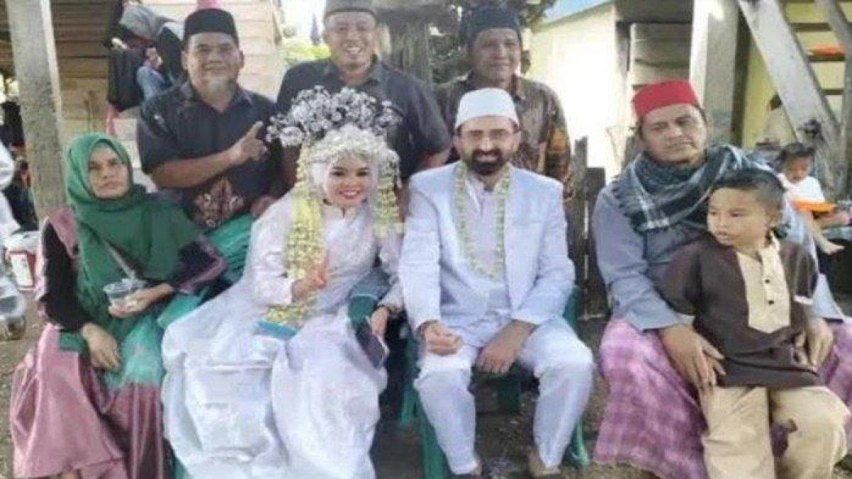 Diana Asri (25), seorang gadis di Muara Kulam, Kecamatan Ulu Rawas, Kabupaten Musi Rawas Utara (Muratara) dinikahi pria bule asal Turki, kenal lewat game Mobile Legend.