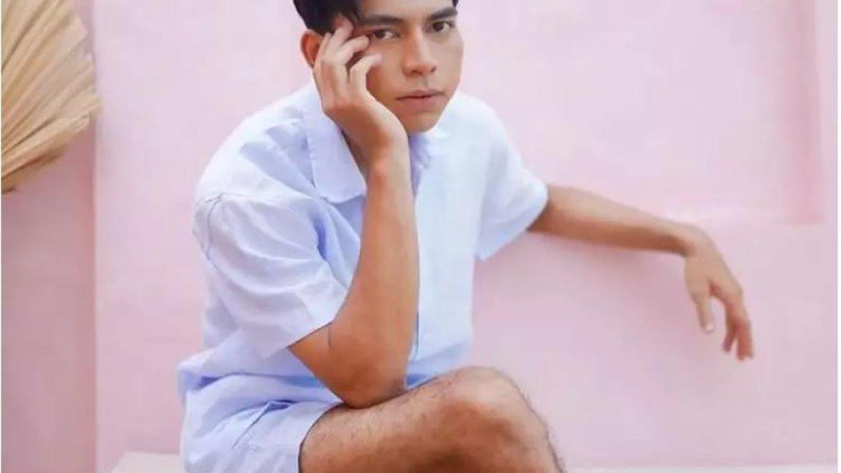 Dimas Ahmad juga masih melakukan shoot salah satunya produk baju.