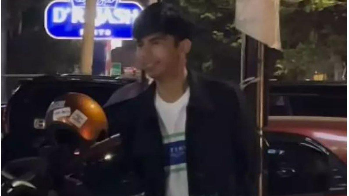 Dimas Ahmad yang dikira menjalani profesi baru menjadi tukang parkir.