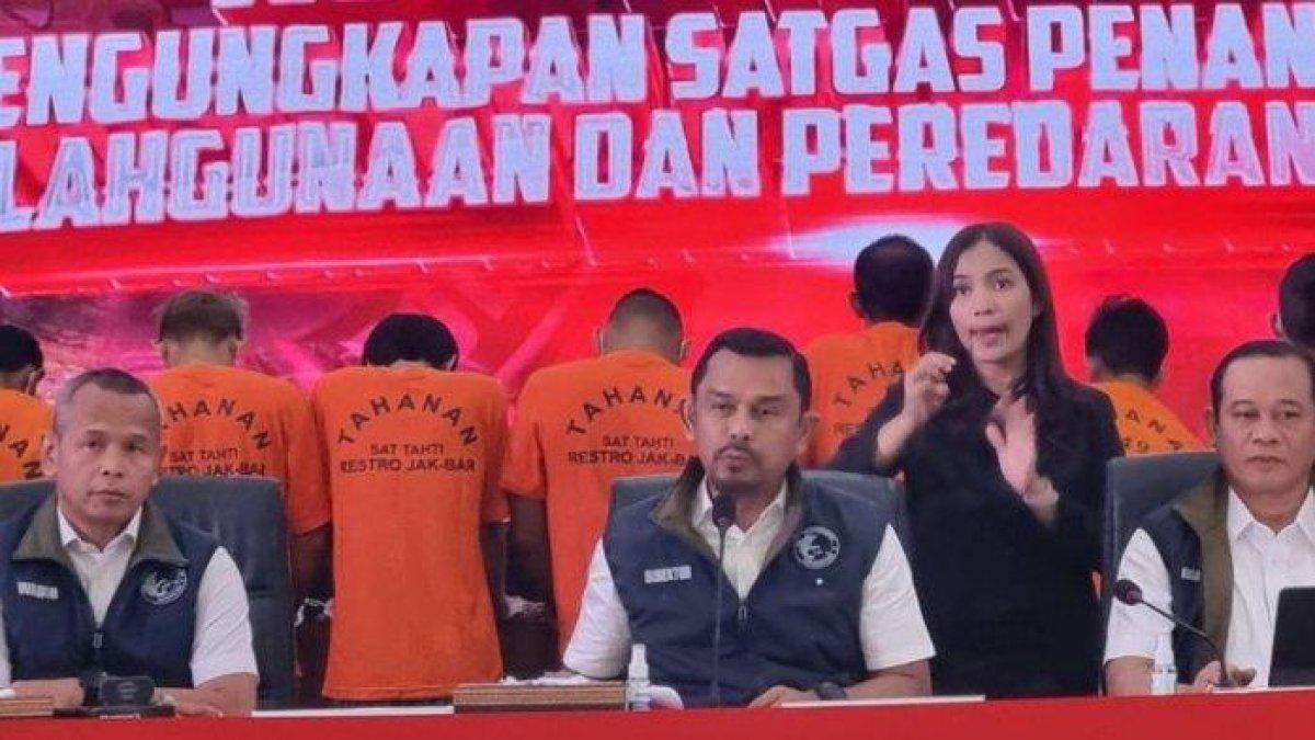 Direktur Tindak Pidana Narkoba Bareskrim Brigjen Mukti Juharsa saat konferensi pers di Mabes Polri, Jakarta, Rabu (18/10/2023).
