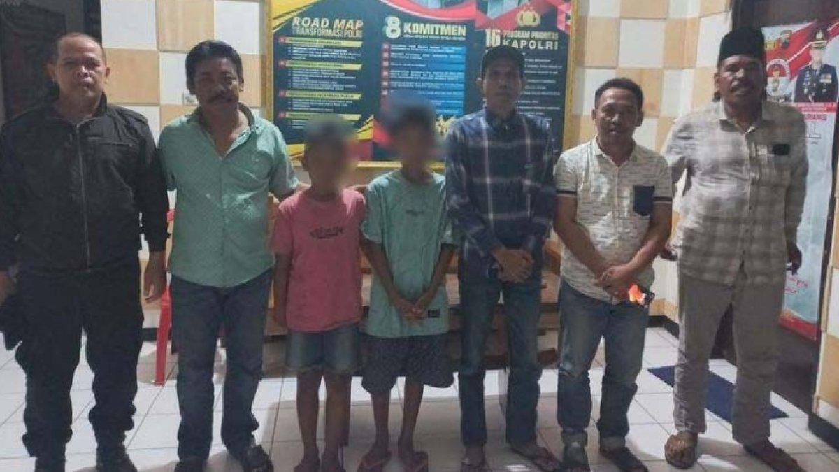 Dua bocah asal Madura yang berniat ke Jakarta dijemput orangtuanya di Mapolsek Tengaran.