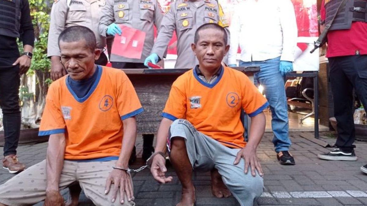Dua kakek di Sidoarjo, Jawa Timur jual dan pakai sabu