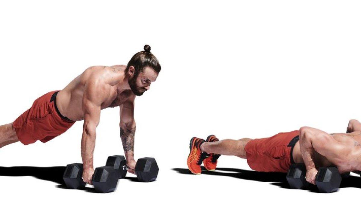 Dumbbell push up ini tergolong efektif sebagai cara membesarkan otot lengan secara alami.