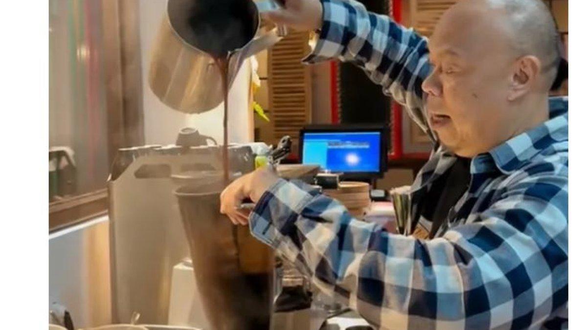 FAKTA EDWIN SUPER BEJO - Di balik kesibukannya sebagai pengusaha, Edwin juga dikenal sebagai sosok keluarga yang hangat. 