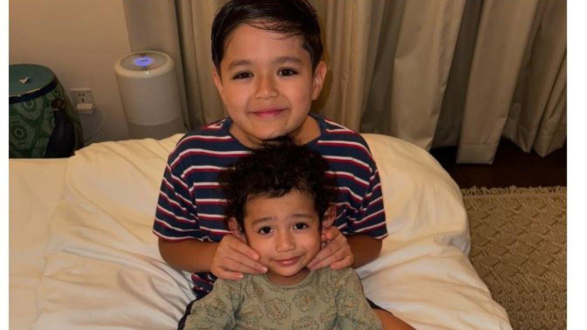 Anak sulung Jessica Iskandar, El Barack Alexander tampil dengan penuh gaya dalam unggahan tersebut.