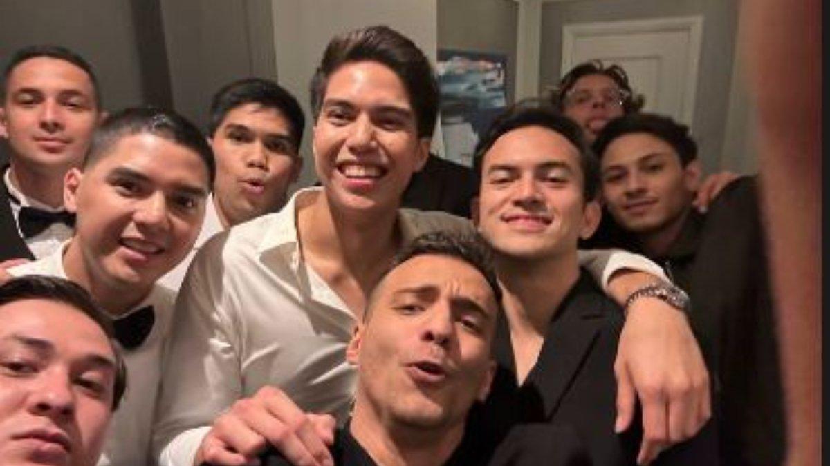 EL RUMI DAN RIZKY NAZAR AKRAB - Dalam foto tersebut, El Rumi terlihat merangkul Rizky dengan akrab, seolah tak ada jarak di antara mereka.