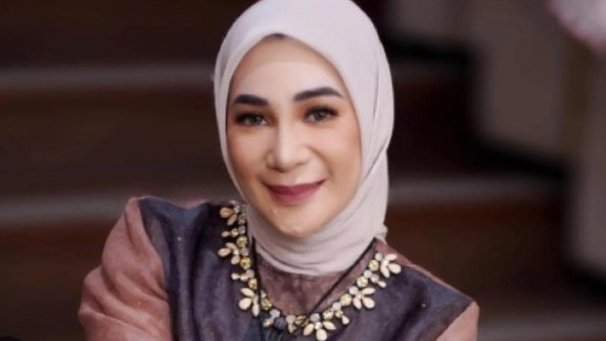 Rien Wartia Trigina  atau Erin Taulany