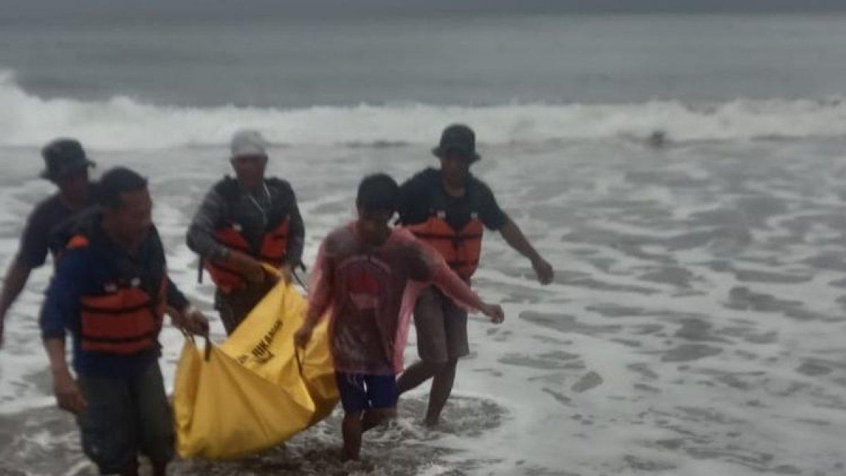 Evakuasi pencari kerang