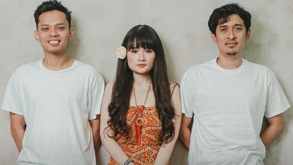 Fanny jadi vokalis Soegi Bornean, band yang dibentuk sejak 2019