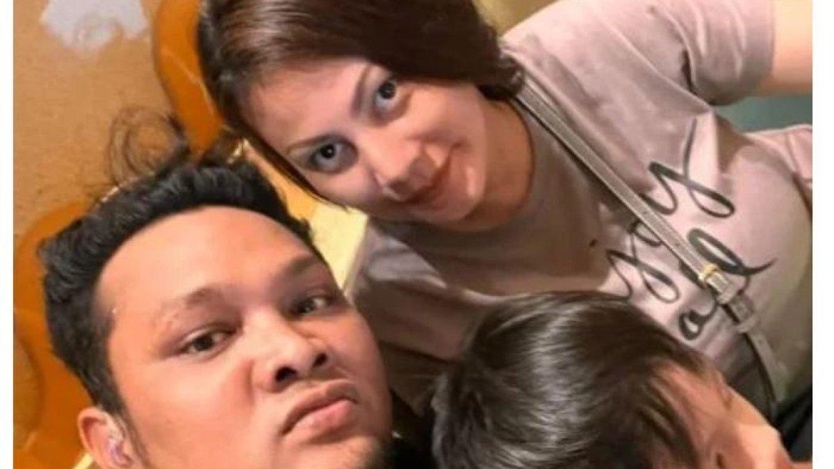 Febby Carol dan Virgoun merupakan anak dari Eva Manurung.