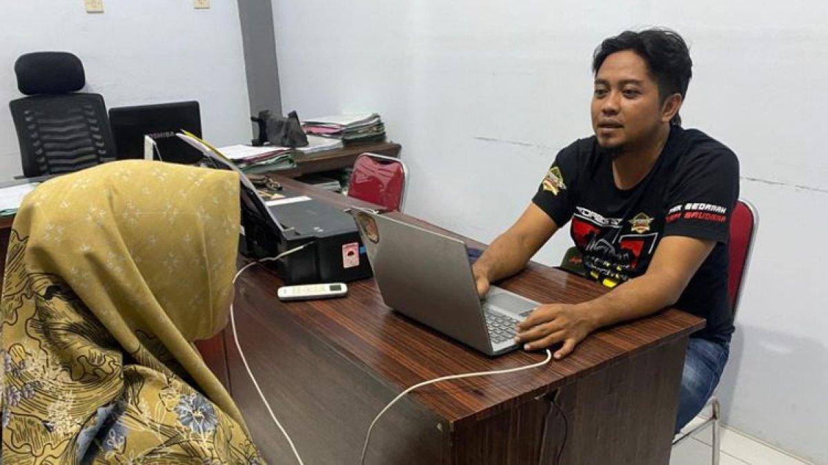 Fitria saat menjalani pemeriksaan di Mapolres Sampang