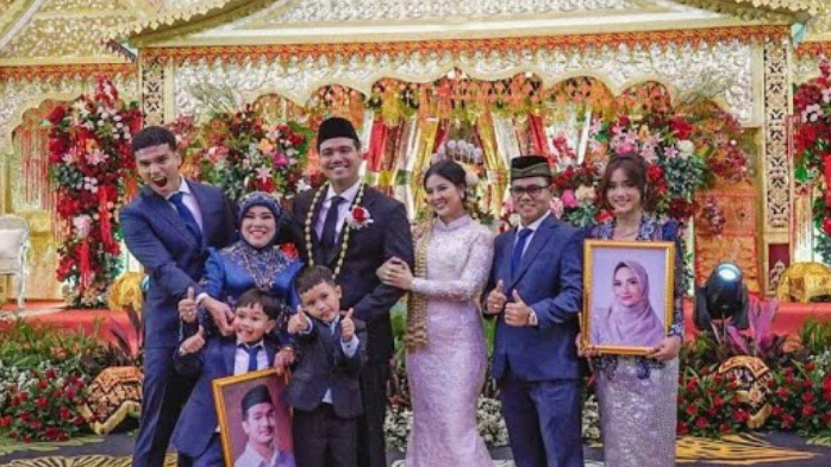 FRANS FAISAL NIKAH - Mendiang Vanessa Angel pernah melontarkan celetukan bahwa Indah akan menjadi jodoh Frans Faisal.
