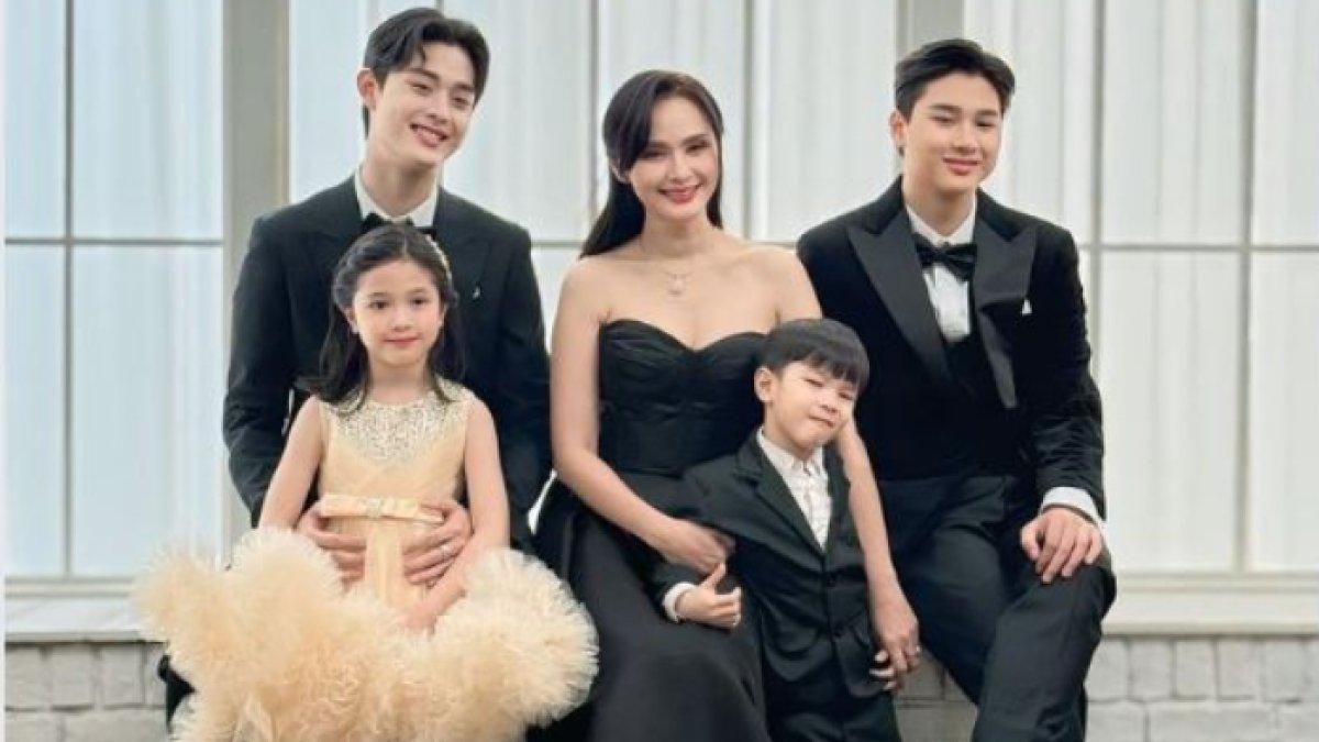 Meski sudah remaja, Gabriel Prince masih sering membagikan potret kebersamaannya dengan ibu dan ketiga adiknya di media sosial.