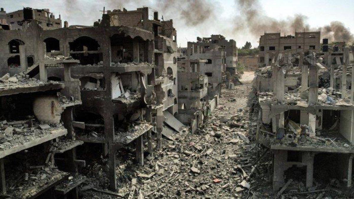 Gambar yang diambil pada 11 Oktober 2023 ini menunjukkan pemandangan udara dari bangunan-bangunan yang hancur akibat serangan udara Israel di kamp Jabalia untuk pengungsi Palestina di Kota Gaza.