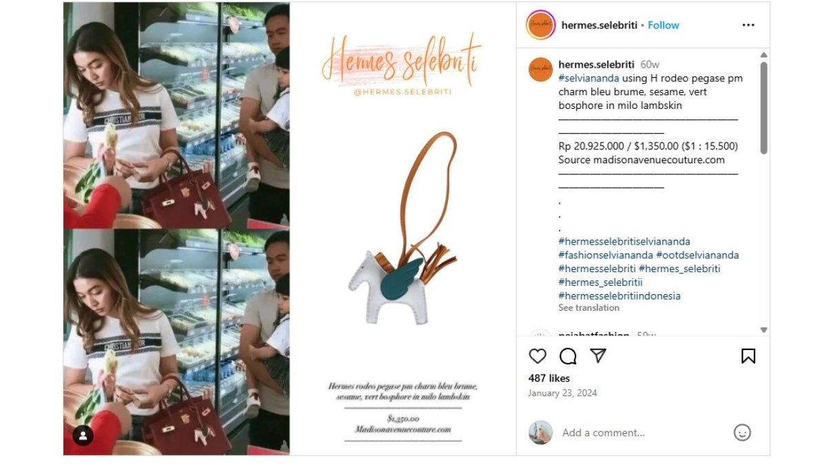 AKSESORIS MAHAL SELVI ANANDA - Gantungan kunci berbentuk kuda berwarna putih yang digunakan Selvi Ananda merupakan produk dari Hermes. 