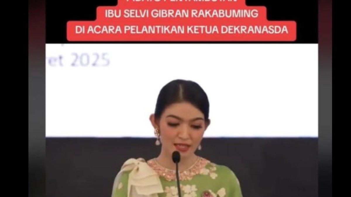 GAYA BICARA SELVI ANANDA - Gaya bicara Selvi Ananda terdengar lancar dan tidak kaku. Ia hanya sesekali melirik teks yang dibawanya. 
