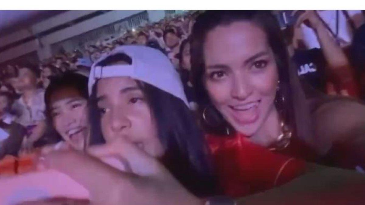 Gaya busana public figure saat datang ke konser