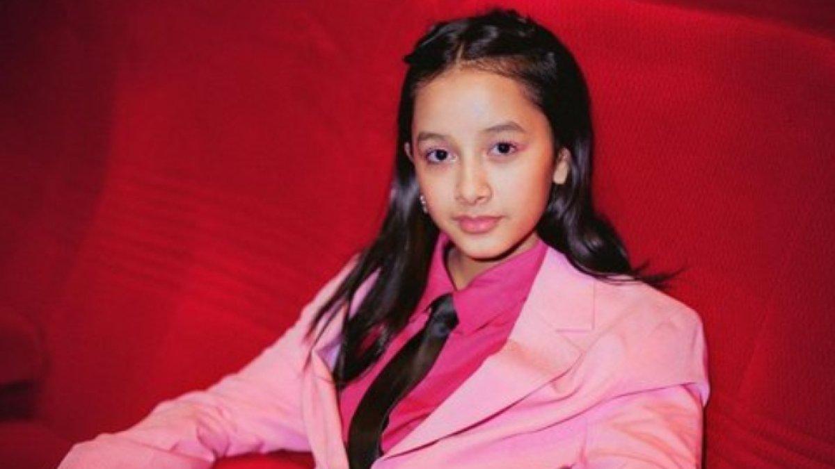 Gaya kece Widuri saat pemotretan